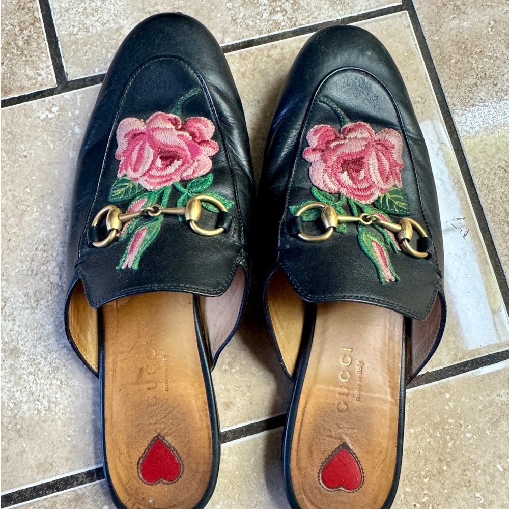 Gucci Black Leather Floral Embroidered Women's Loafers